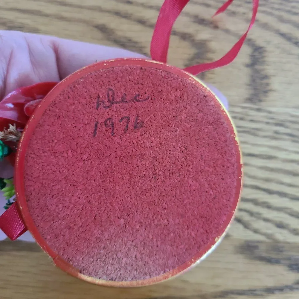 Vintage Mele Kalikimaka Capiz Shell Holiday Christmas Ornament From Hawaii 1976